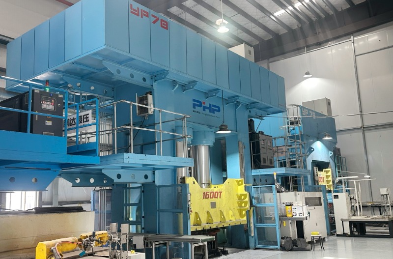 Hvordan skiller en SMC hydraulisk presse seg fra vanlige hydrauliske presser?